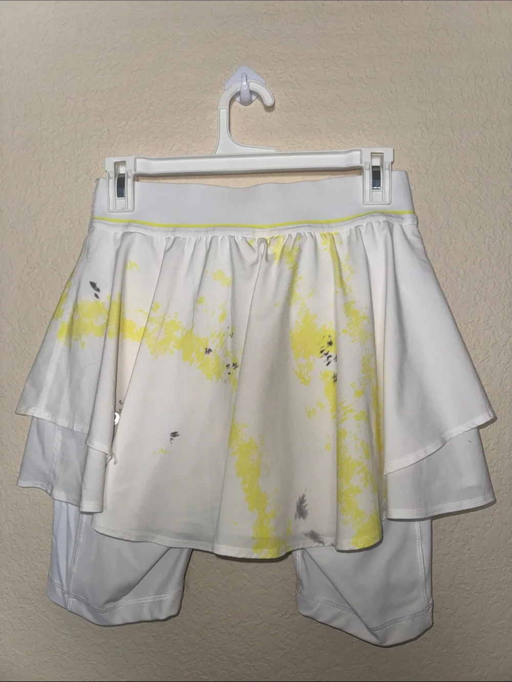 NWOT lululemon athletica White Skirt with Yellow Print